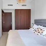 Canal View 1Br Flat 5 Min Walk To Dubai Mall