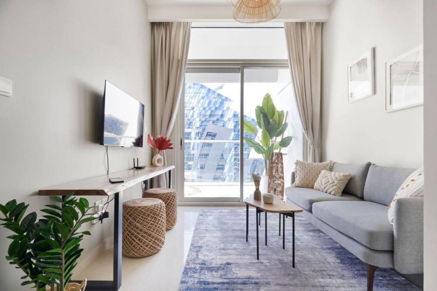 Canal View 1br Flat 5 Min Walk To Mall Apartment
