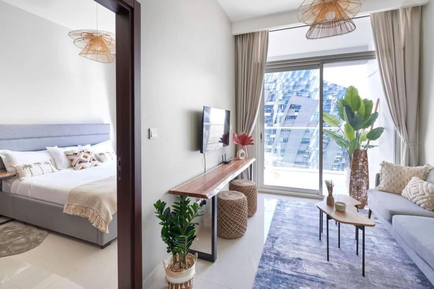 Apartment Canal View 1br Flat 5 Min Walk To Mall *