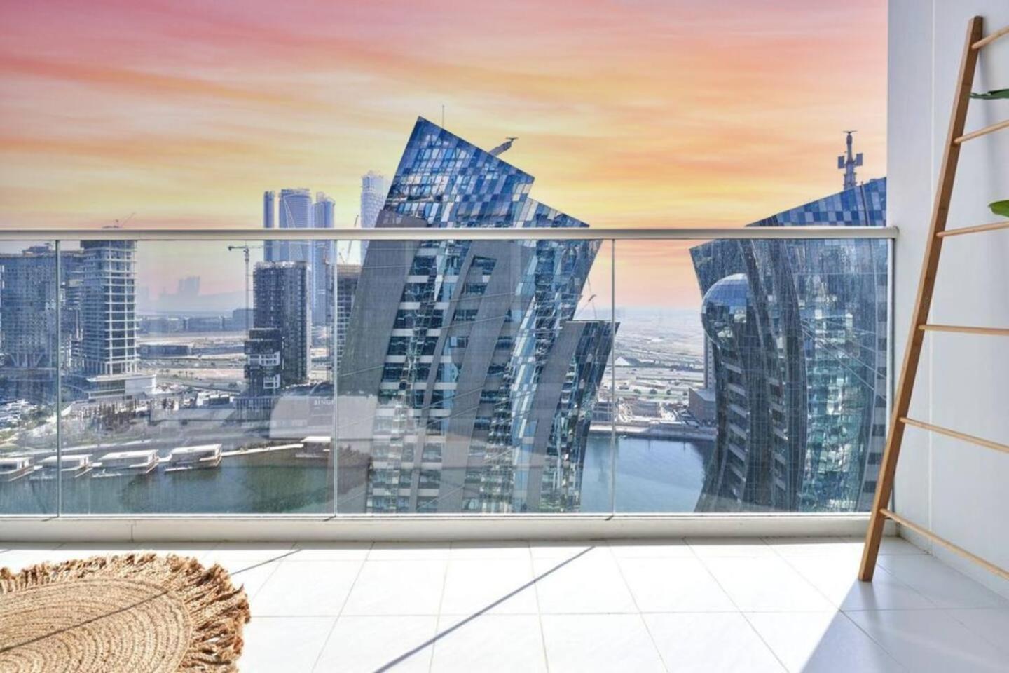 Canal View 1br Flat 5 Min Walk To Mall *