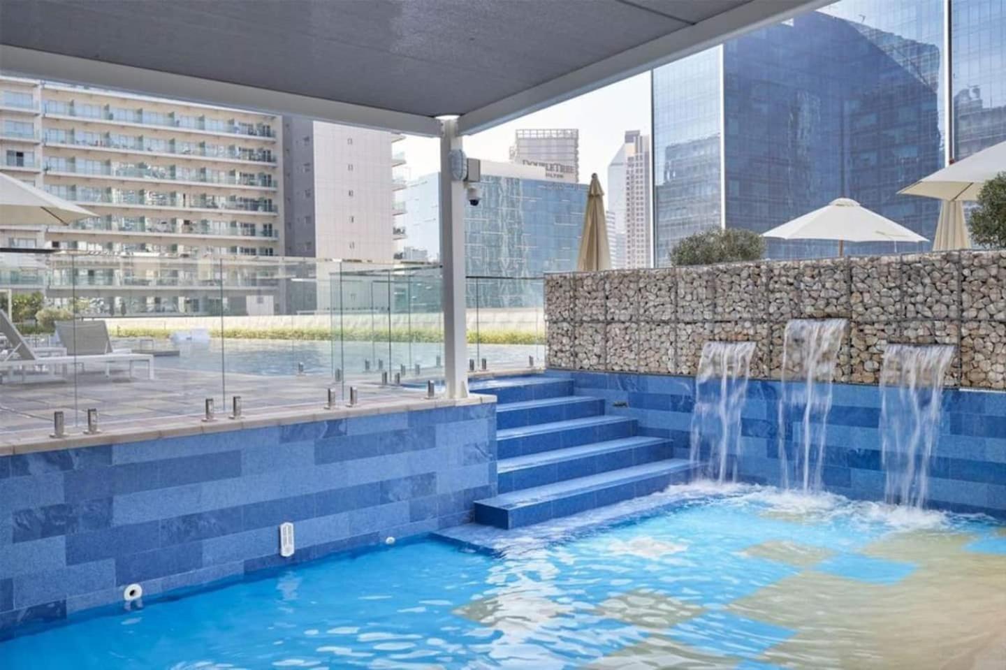 Apartment Canal View 1br Flat 5 Min Walk To Mall *
