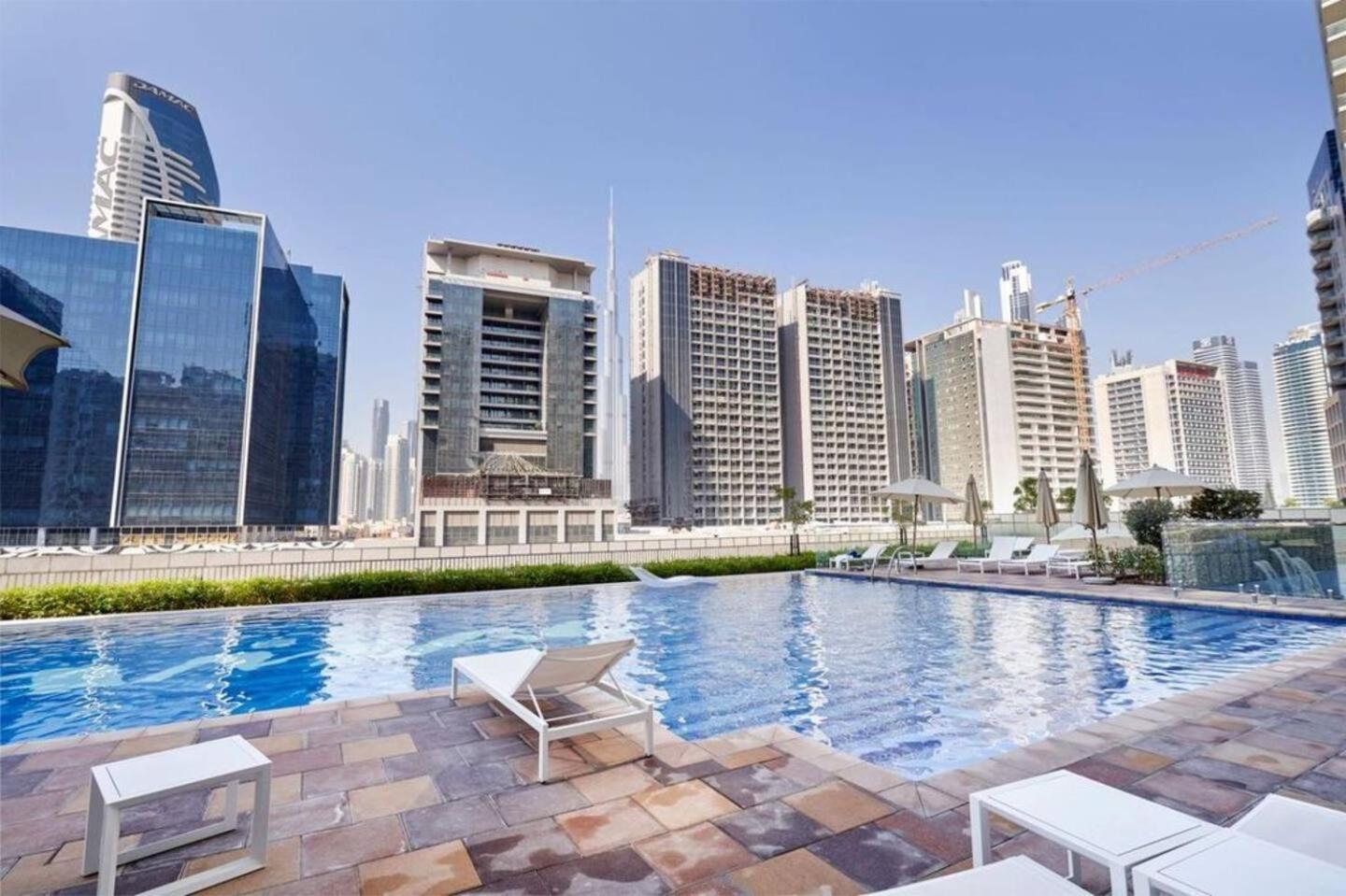 Canal View 1br Flat 5 Min Walk To Mall Apartment Dubai