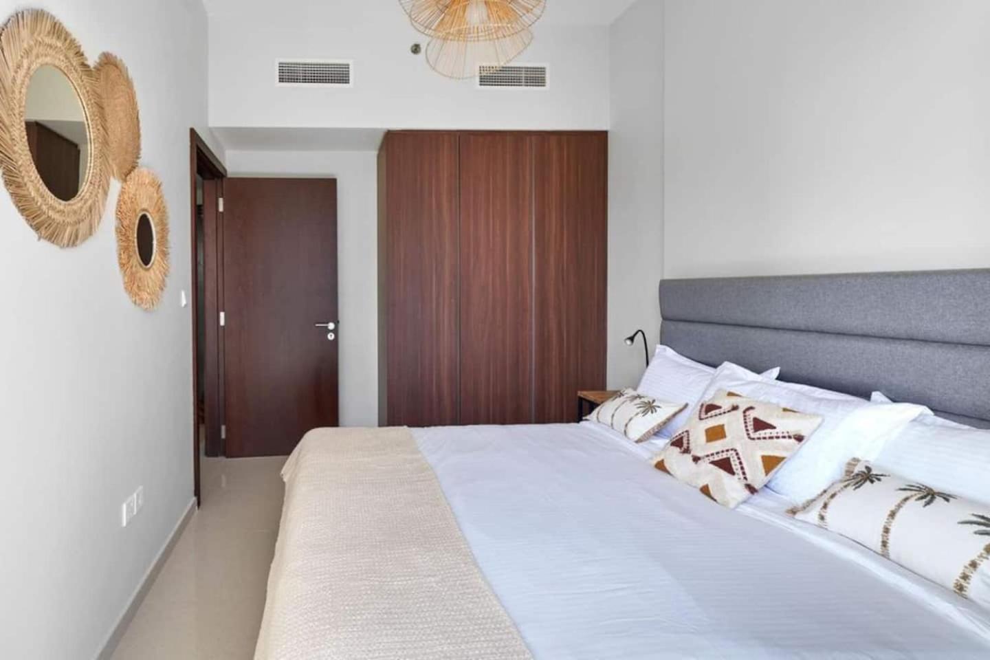 Canal View 1br Flat 5 Min Walk To Mall